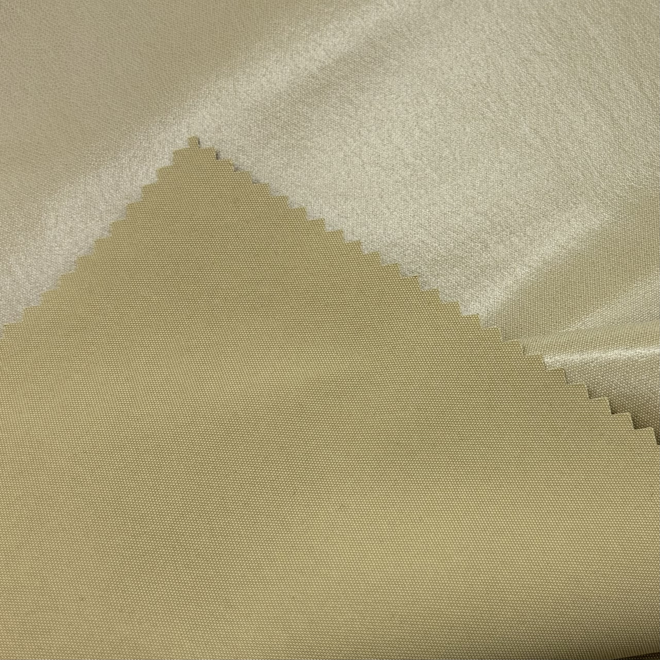 Nəfəs alan yağışlıq paltar parçasının üstünlükləri