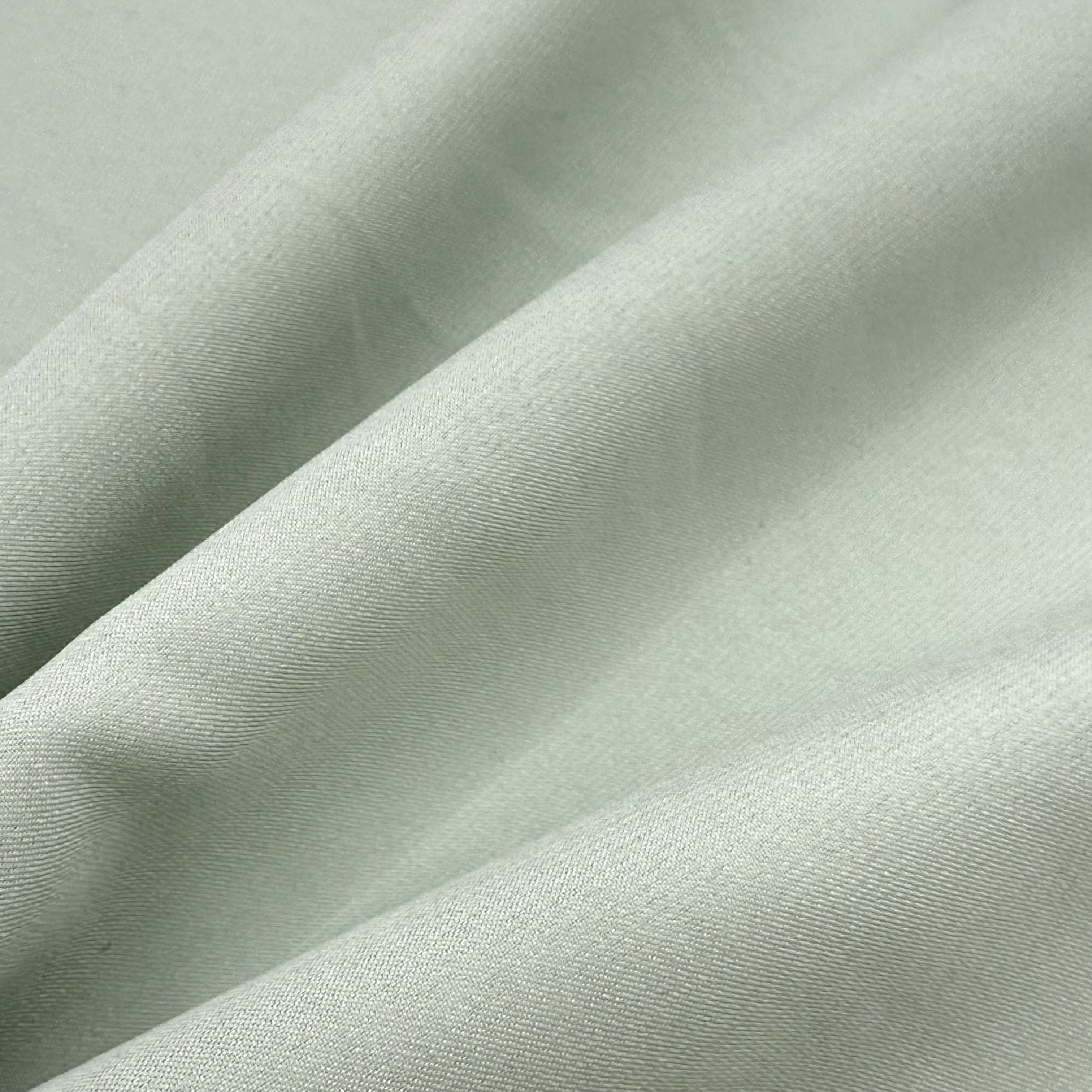 Perché il tessuto in poliestere-elastane è una scelta sempre più diffusa nel settore della moda?