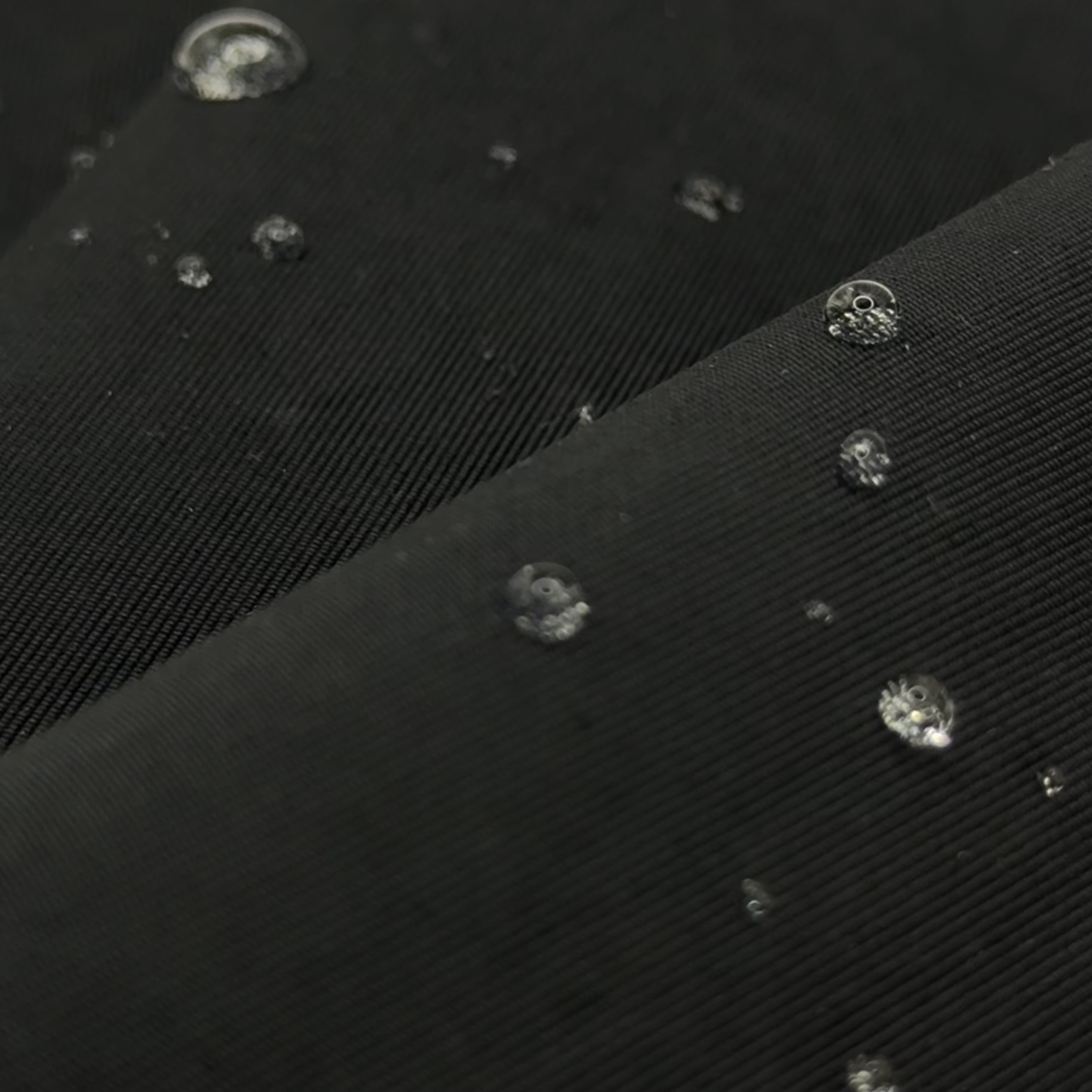 Material seçiminin üniformanın ümumi imajı üzərindəki təsiri.