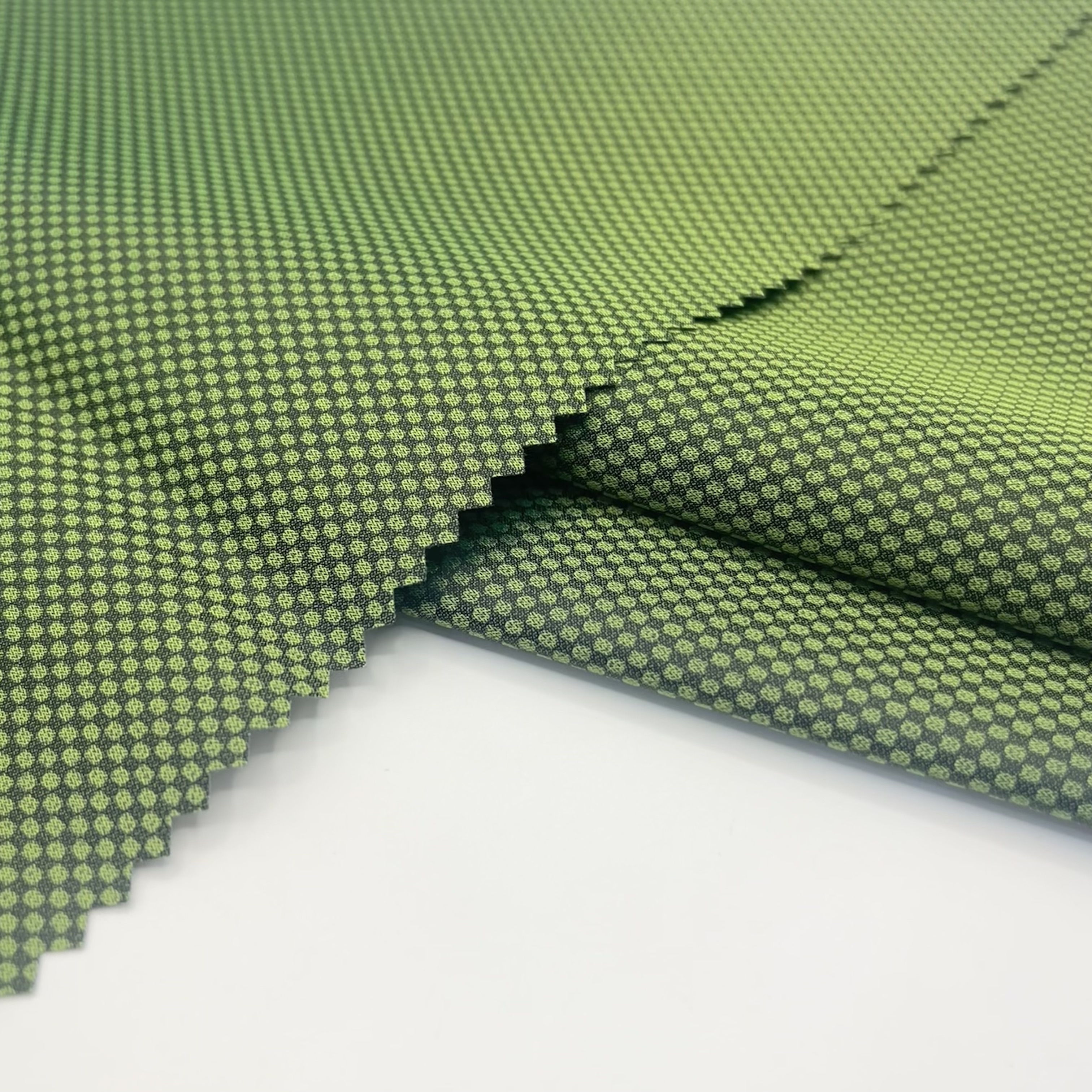 Bütün gün giyinmək üçün fəsilləşdirici material