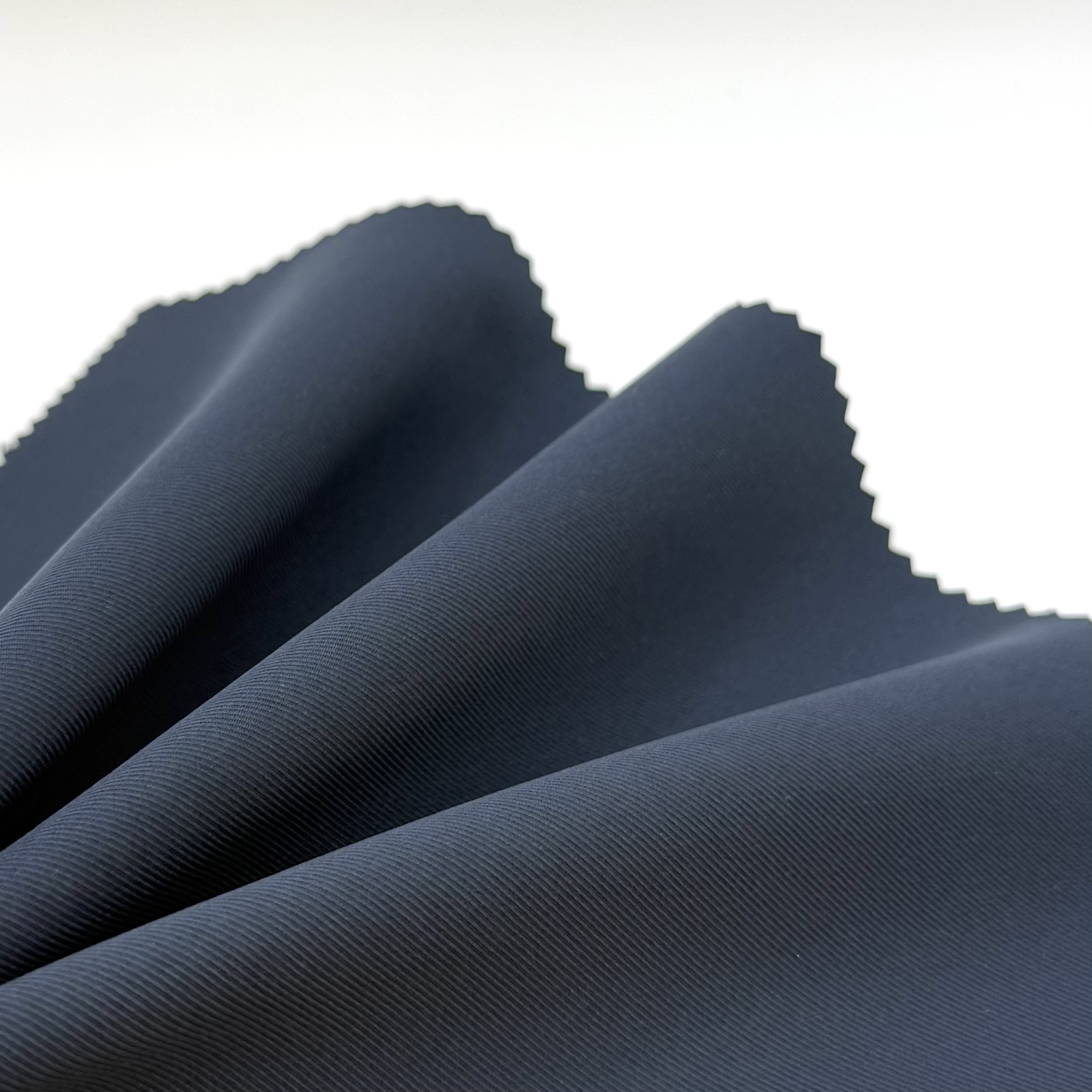 Hvordan du vælger det rigtige stof i softshell-forstærkning til dine grossistbehov