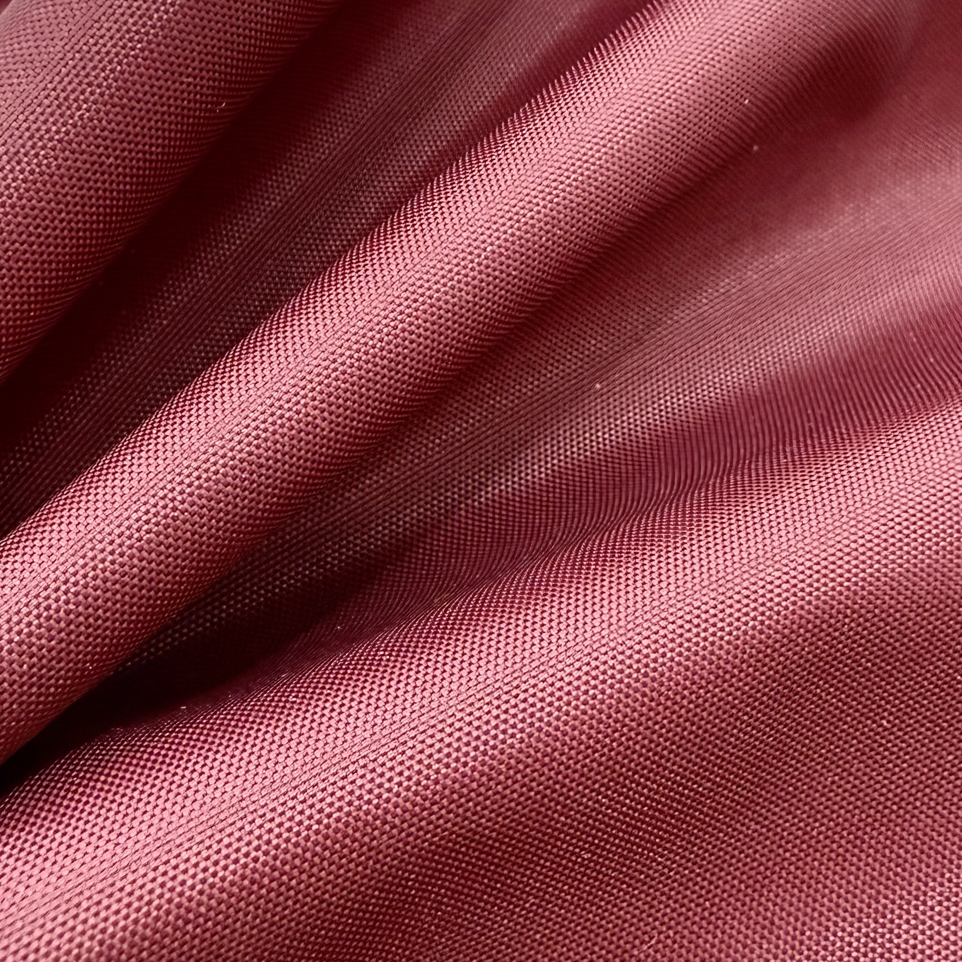 Çoxfunksiyalı dükanlıq qadın ceketi ilə görünüşünüzü yeniləyin.