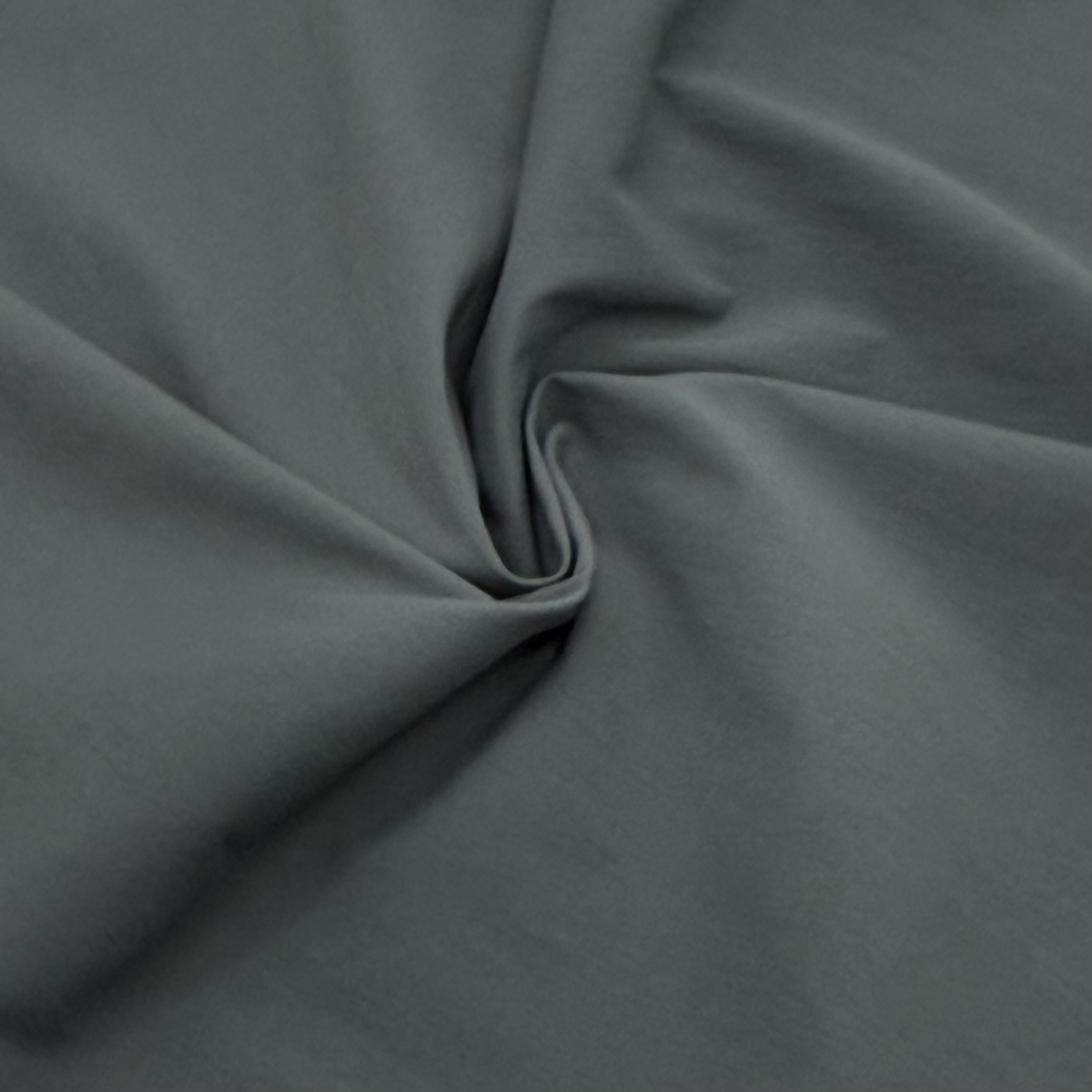Moda dizaynında uzanabilən parça materialından istifadə etmənin üstünlükləri nələrdir?