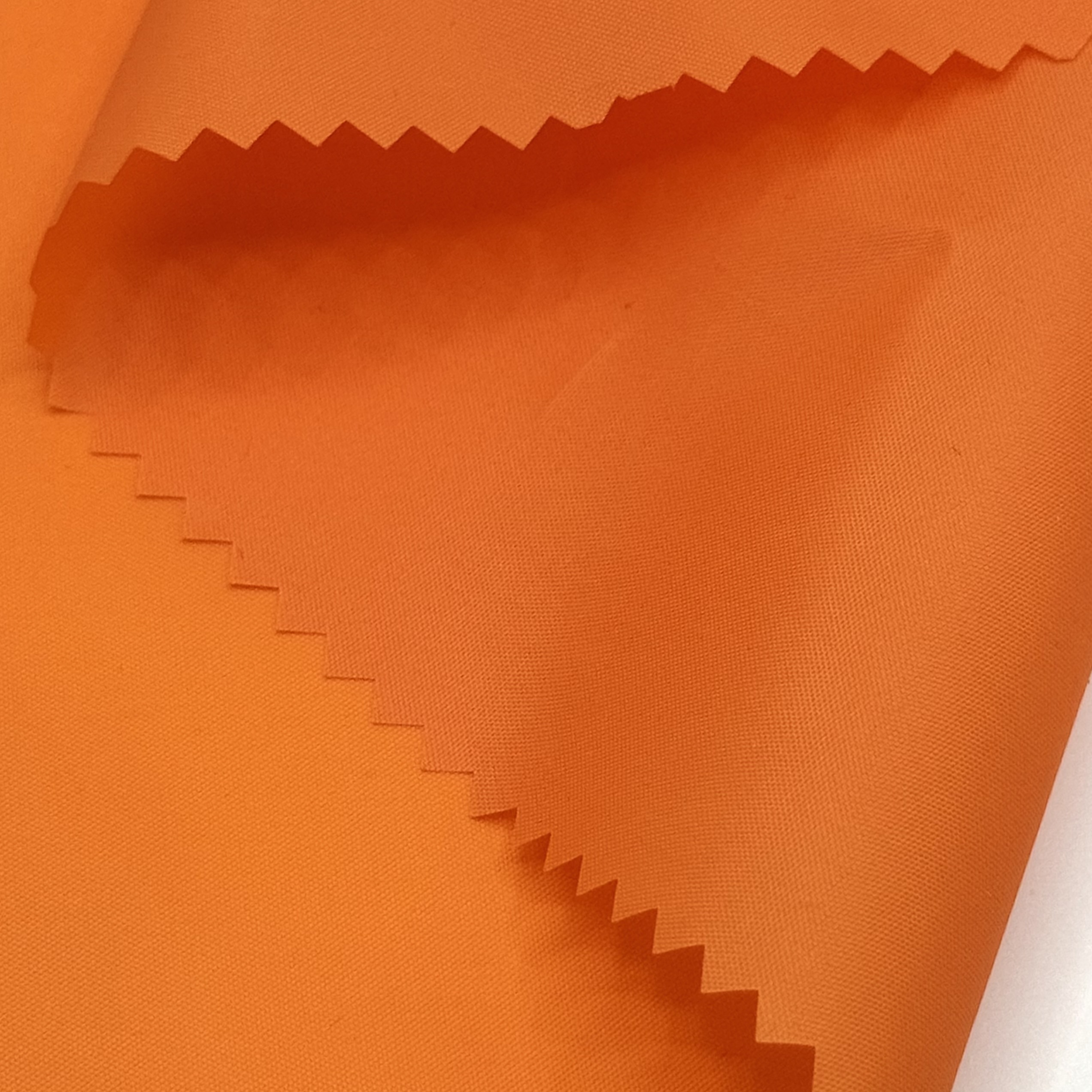 Dərinlik Göstərmək Üçün Cəsarətli Doku Şortlar