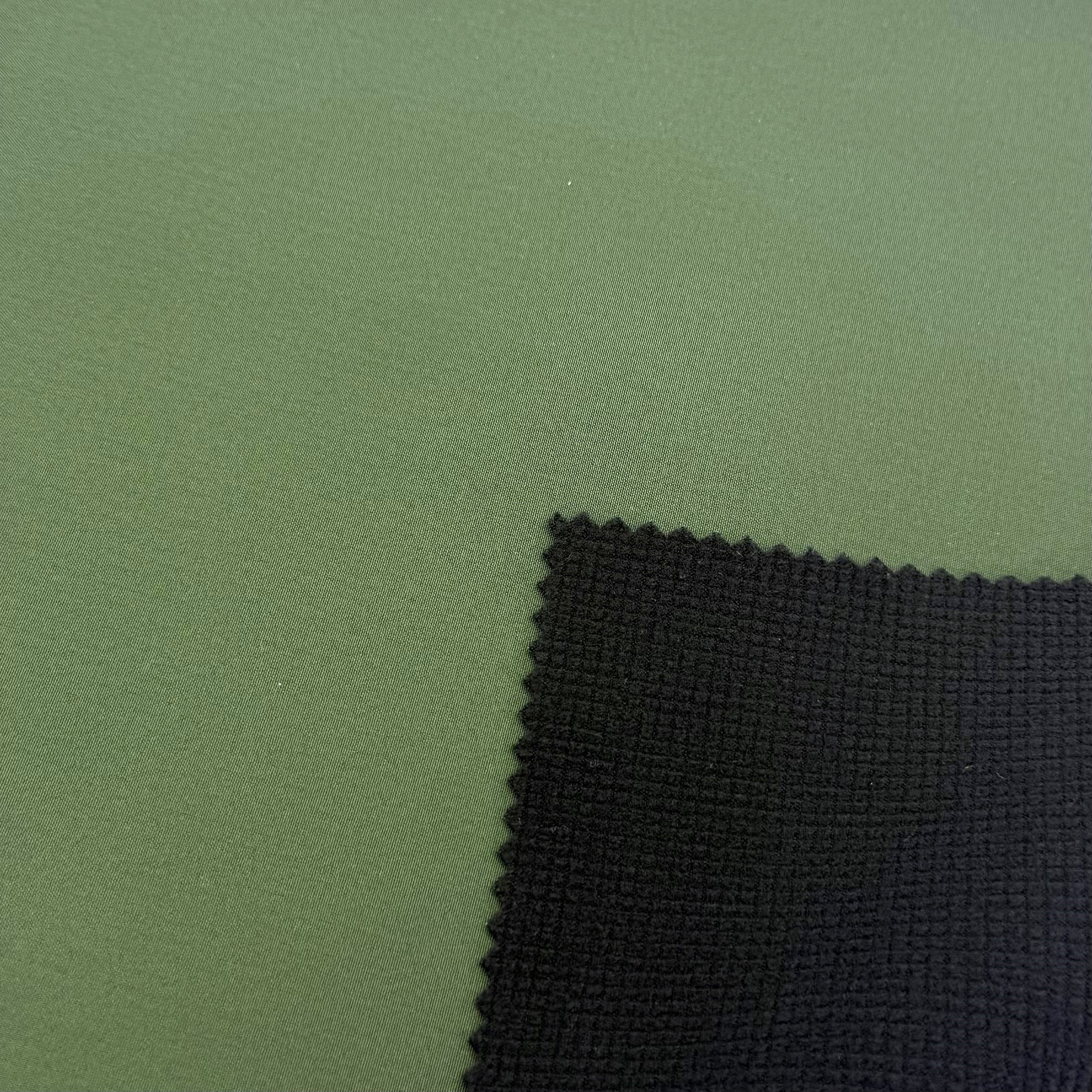 Su keçirməyən softshell-i bütün hava şəraitində ideal edən faktorlar hansılardır?
