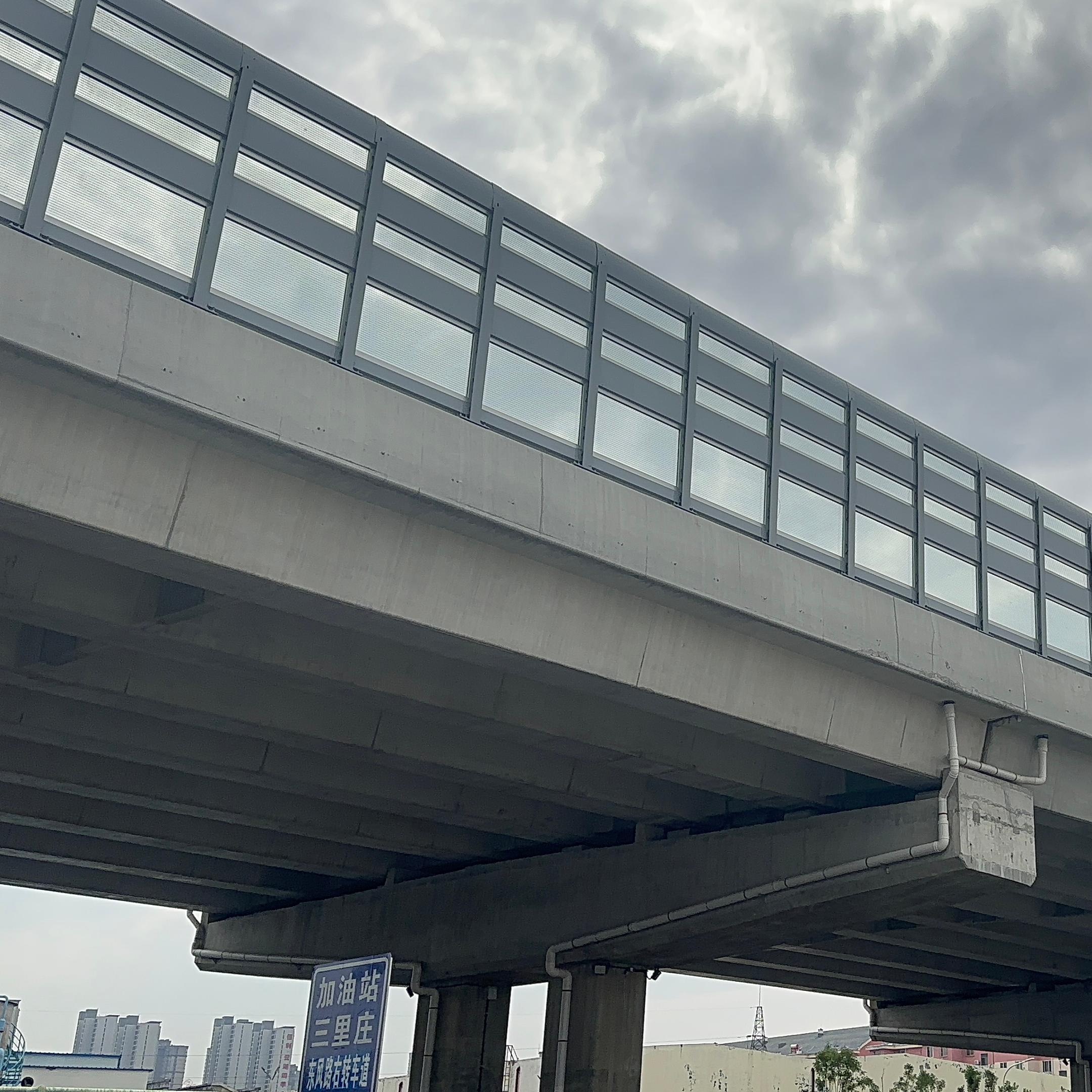 Ανθεκτικοί και ανθεκτικοί στις καιρικές συνθήκες τοίχοι μείωσης θορύβου στους αυτοκινητόδρομους