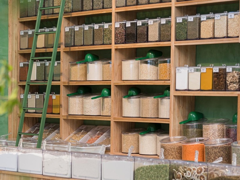 ייעול עיצוב החנות שלך עם ציוד תצוגה פונקציונלי