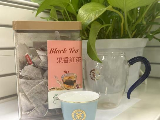 FC60 50g plastic-box peach flavored black tea pyramid teabag BT839