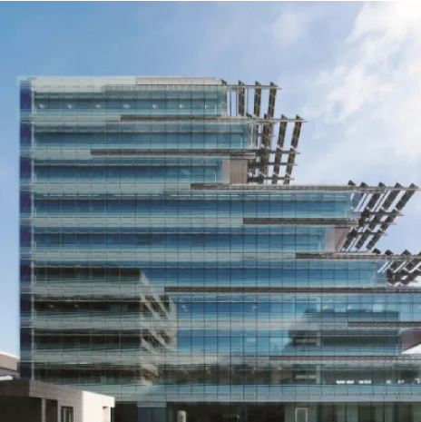 What are the latest trends in curved glass applications for buildings?