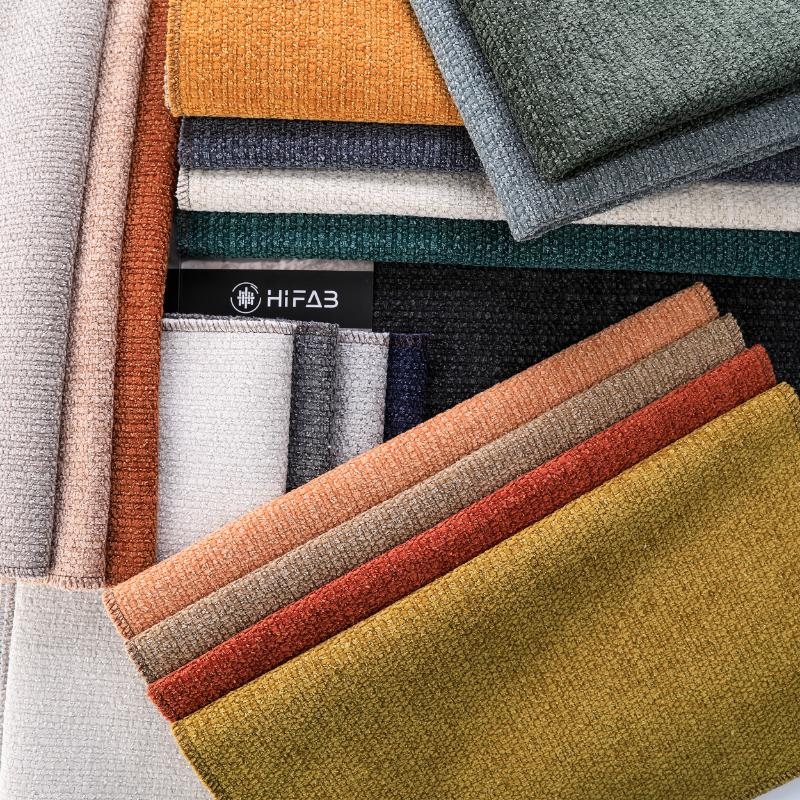 Skapa en varm atmosfär med mjuka möbelstoffer