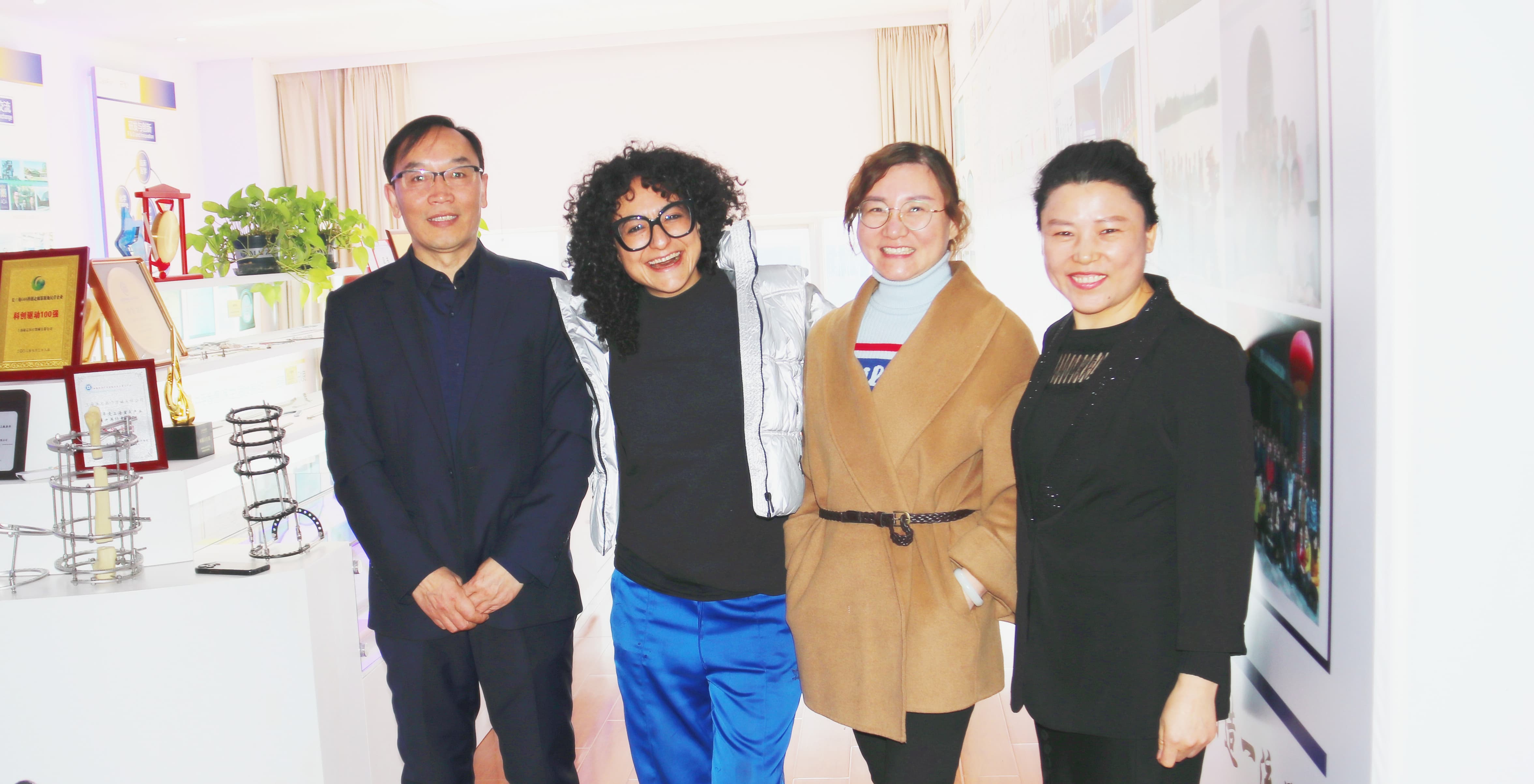International artist Berenice Omedo visits Shanghai CareFix Medical Instrument Co., Ltdd. to empower artistic creation with medical technology
