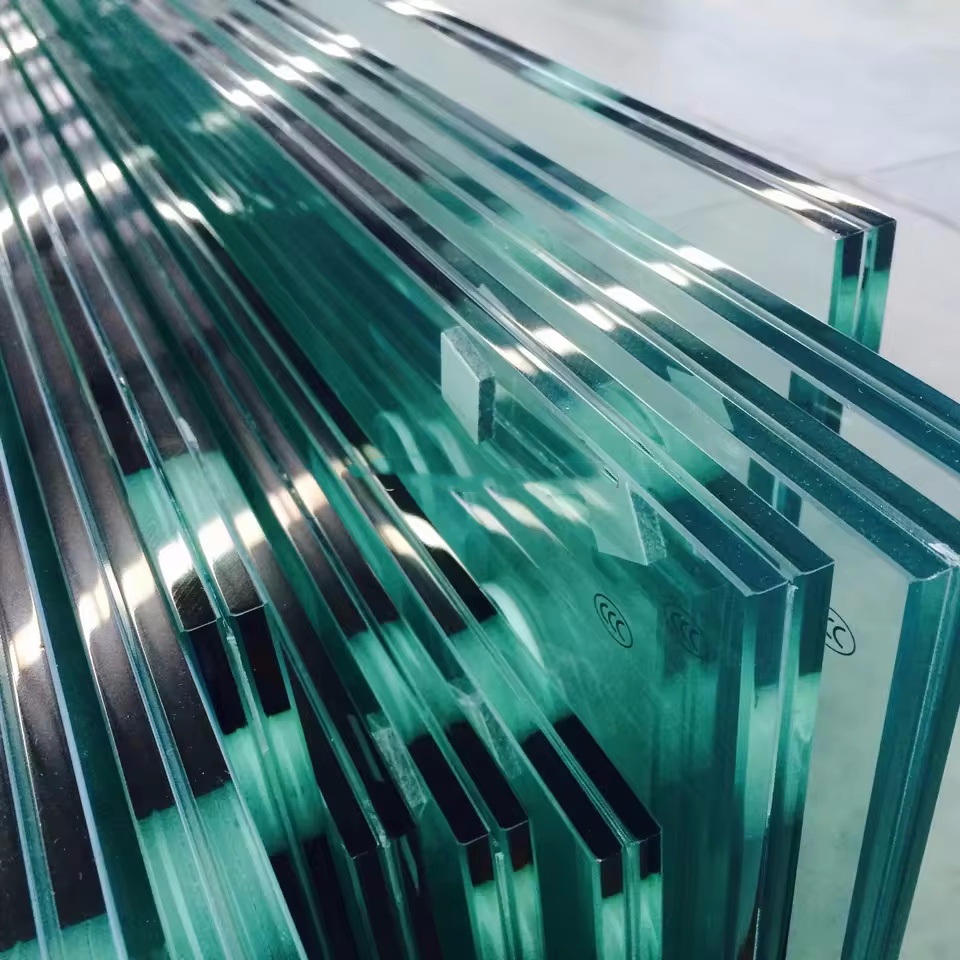 बड़ी परियोजनाओं के लिए मजबूत लेमिनेटेड कांच पर सर्वोत्तम डील प्राप्त करें