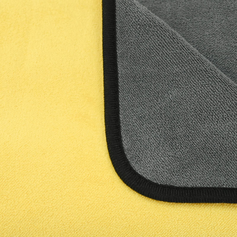 फिर से अपने फोन या कुंजी को खोने से बचें एक जिम टोवल के साथ जिसमें एक इंटीग्रेटेड पॉकेट होता है