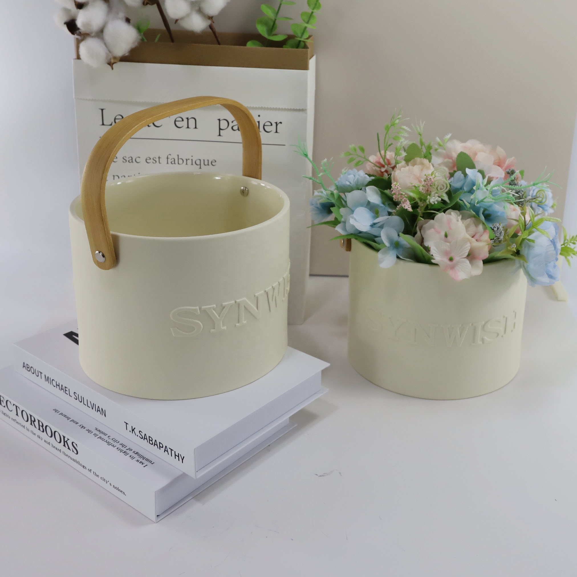 Synwish extra large wholesale custom embossed logo white matte candle jars holders to make candles with boxes flower vase supplier