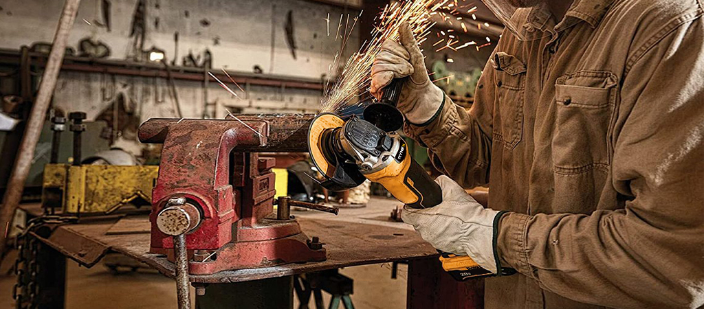 Corded Angle Grinder: Metal Cutting