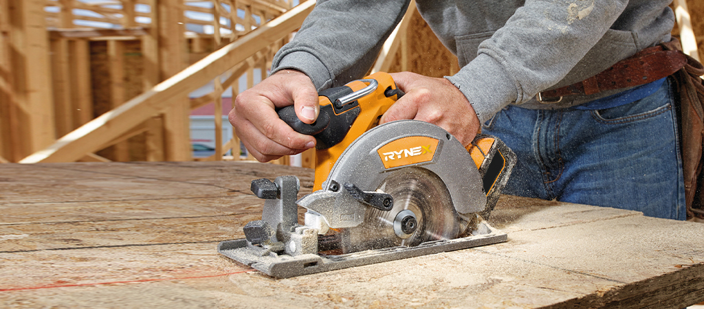 Corded Saw: Precision Cutting